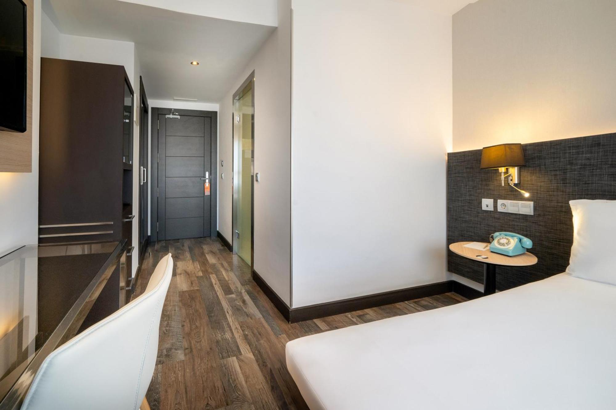 Hotel Cadiz Paseo Del Mar, Affiliated By Melia מראה חיצוני תמונה